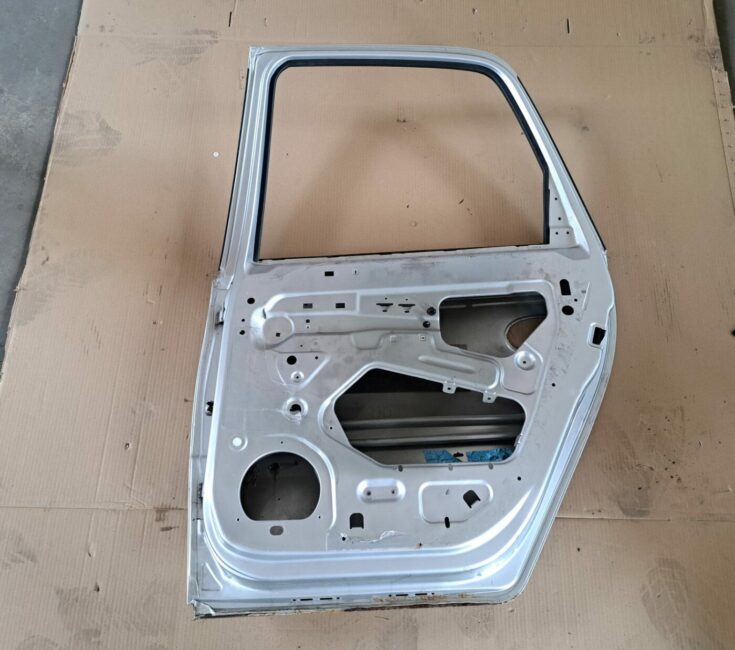 Aizmugurējās labās durvis priekš OPEL MERIVA 2004
