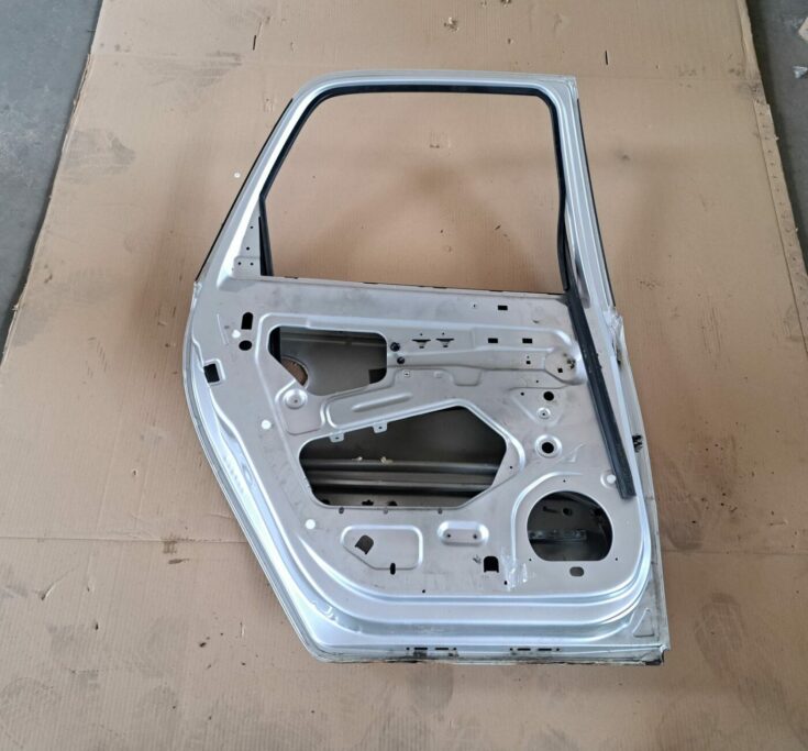 Aizmugurējās kreisās durvis priekš OPEL MERIVA 2004