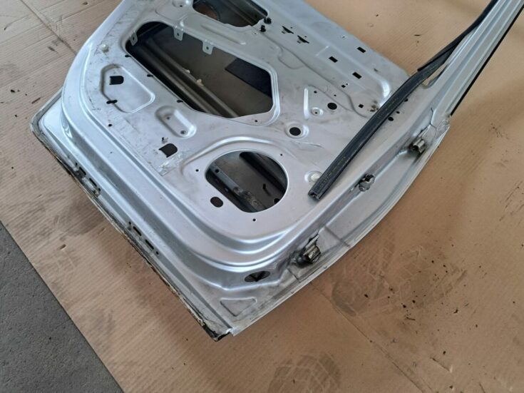 Aizmugurējās kreisās durvis priekš OPEL MERIVA 2004