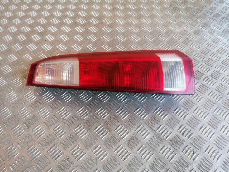 Aizmugurējais labais lukturis priekš OPEL MERIVA 2004