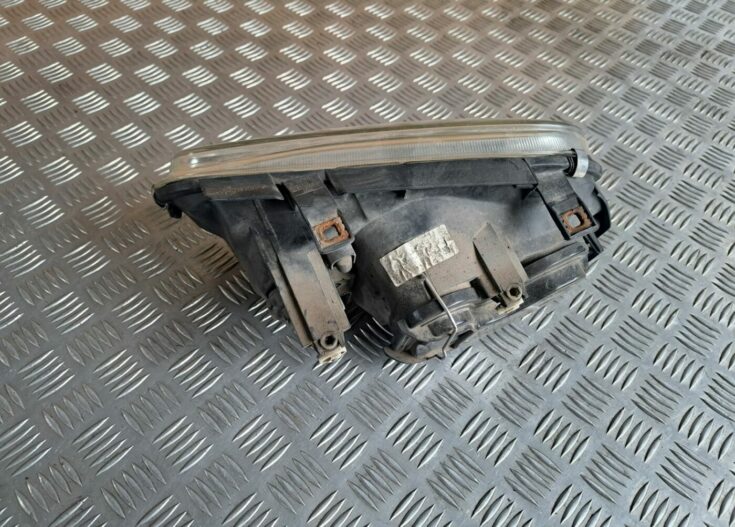 Priekšējais labais lukturis priekš VW GOLF IV 1999
