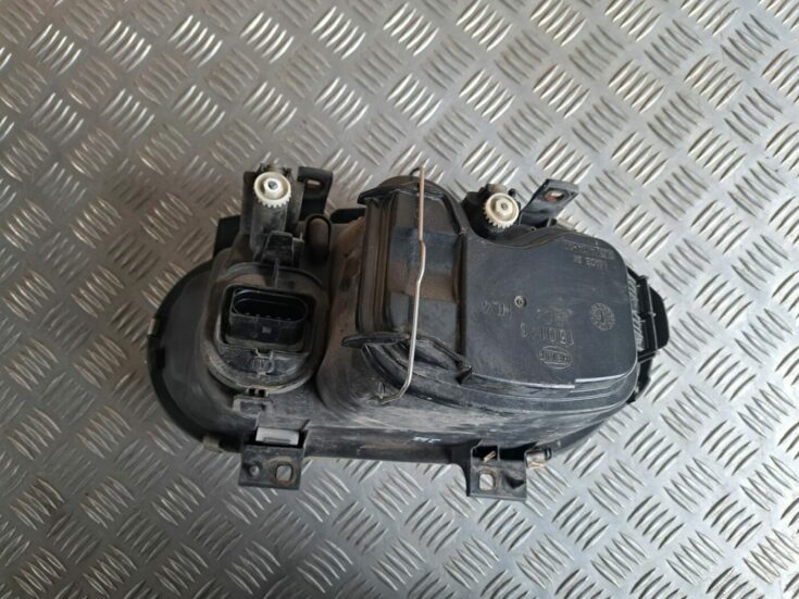 Priekšējais labais lukturis priekš VW GOLF IV 1999