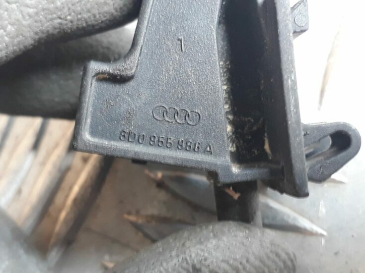 Vējstikla mazgāšanas šķidruma sprausla priekš AUDI A4 2000 AVANT