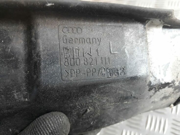 Ieliktņis starp spārnu un durvīm priekš AUDI A4 2000 AVANT