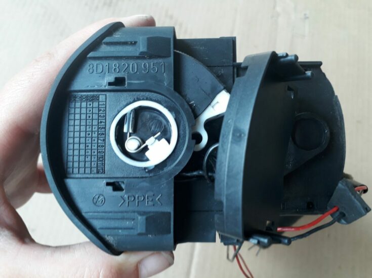 Mērinstrumentu paneļa gaisa vads, centrā priekš AUDI A4 2000 AVANT