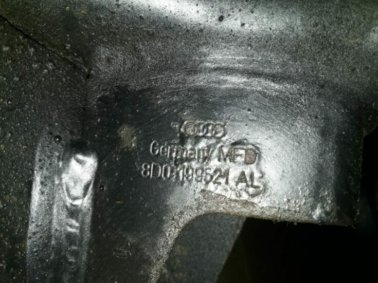 Dzinēja kronšteins priekš AUDI A4 2000 AVANT