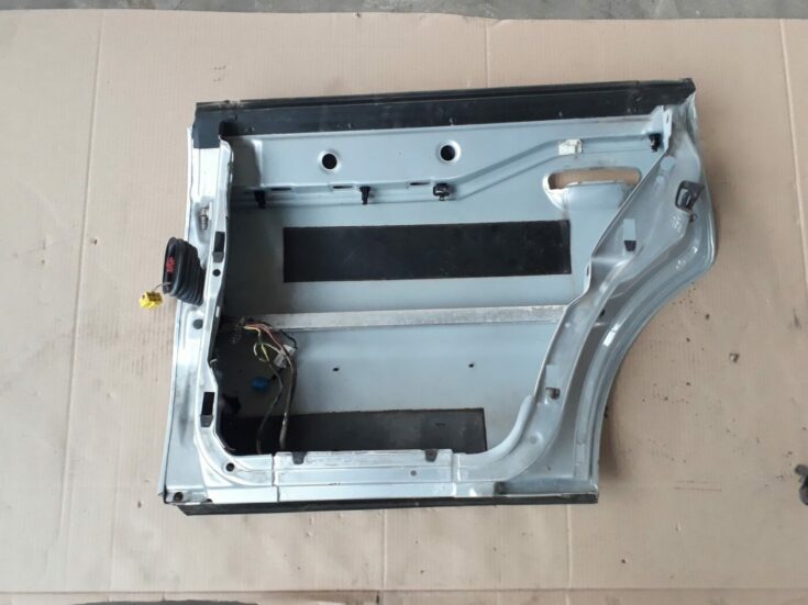 Aizmugurējās labās durvis priekš AUDI A4 2000 AVANT