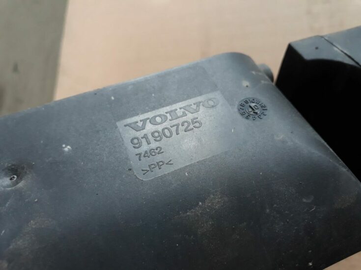 Ieplūdes gaisa deflektors/Difuzors priekš VOLVO S60 2007
