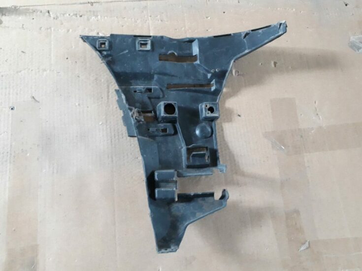 Priekšēja bufera kreisāis kronšteins priekš VOLVO S60 2007
