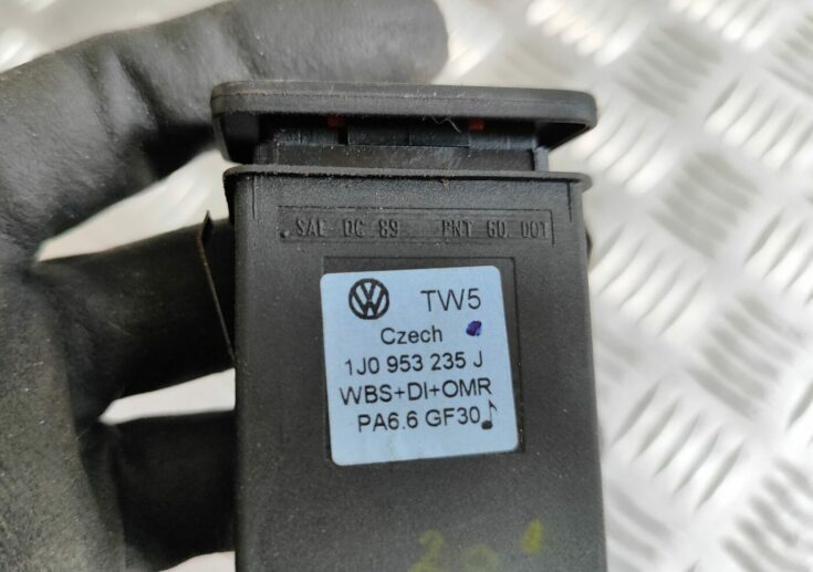 Trauksmes poga priekš VW GOLF IV 1999