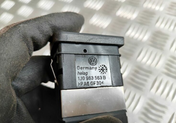 Sēdekļa apsildes ieslēgšanas poga priekš VW GOLF IV 1999