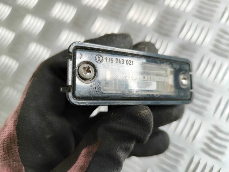 Numura zīmes apgaismojums priekš VW GOLF IV 1999