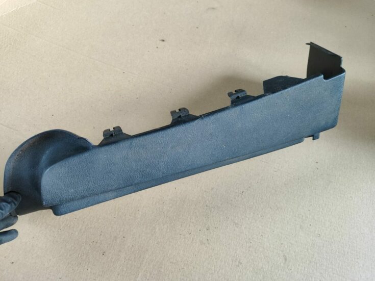 Aizmugures plaukta turētājs priekš VW GOLF IV 1999