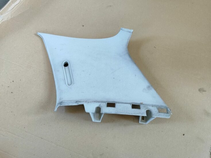 Bagažnieka nodalījuma statnes apdare priekš VW GOLF IV 1999