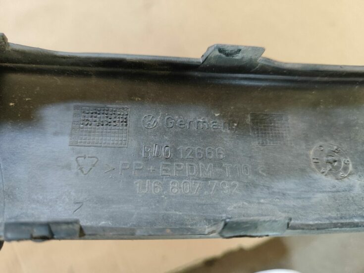 Aizmugurēja bufera uzlika priekš VW GOLF IV 1999