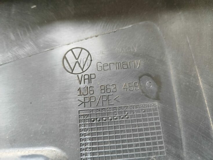 Bagažnieka nodalījuma sliekšņa uzlika priekš VW GOLF IV 1999