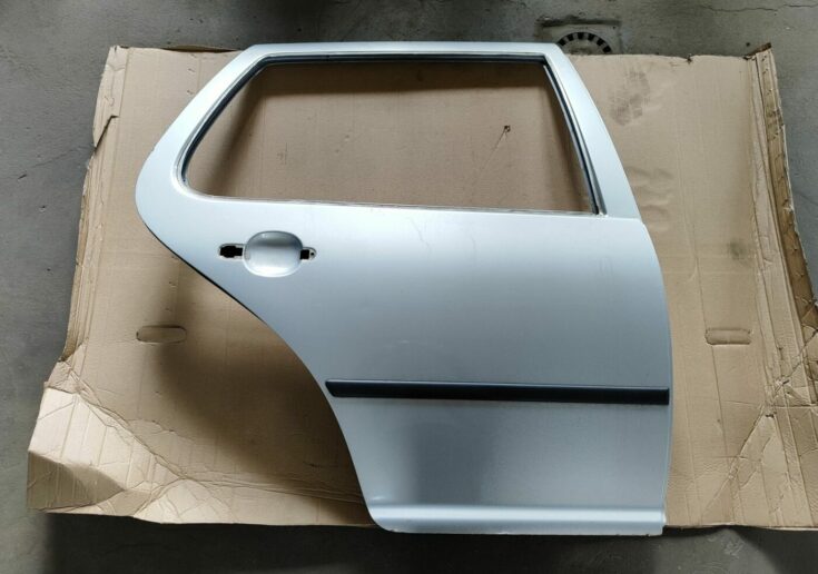 Aizmugurējās labās durvis priekš VW GOLF IV 1999