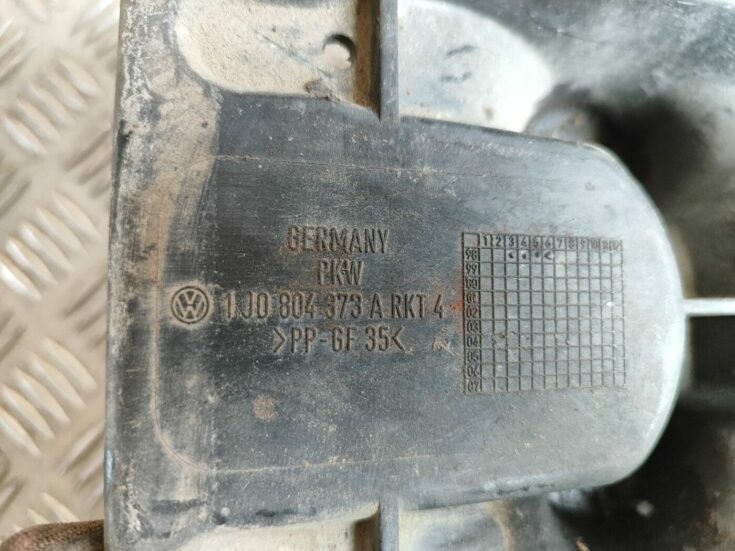 Akumulatora pamatnes kronšteins priekš VW GOLF IV 1999