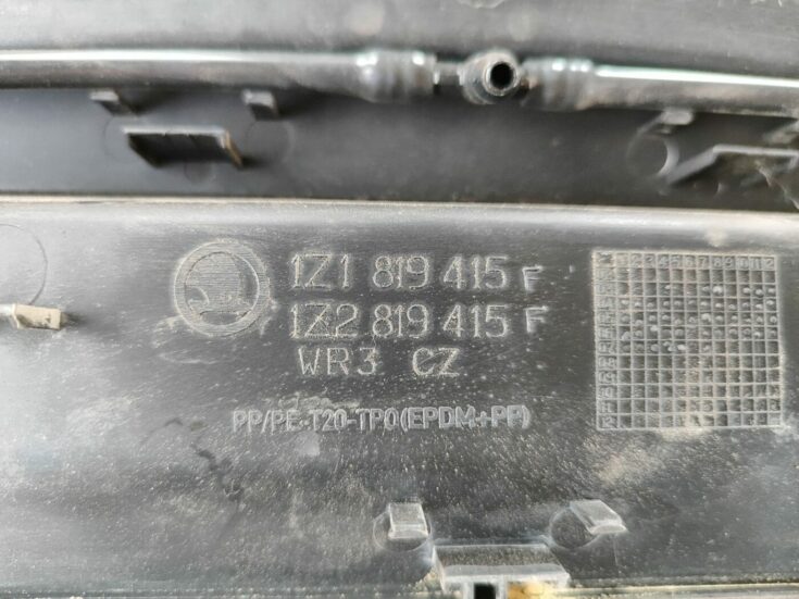 Vējstikla uzlikas (deflektora) režģis priekš SKODA OCTAVIA 2008