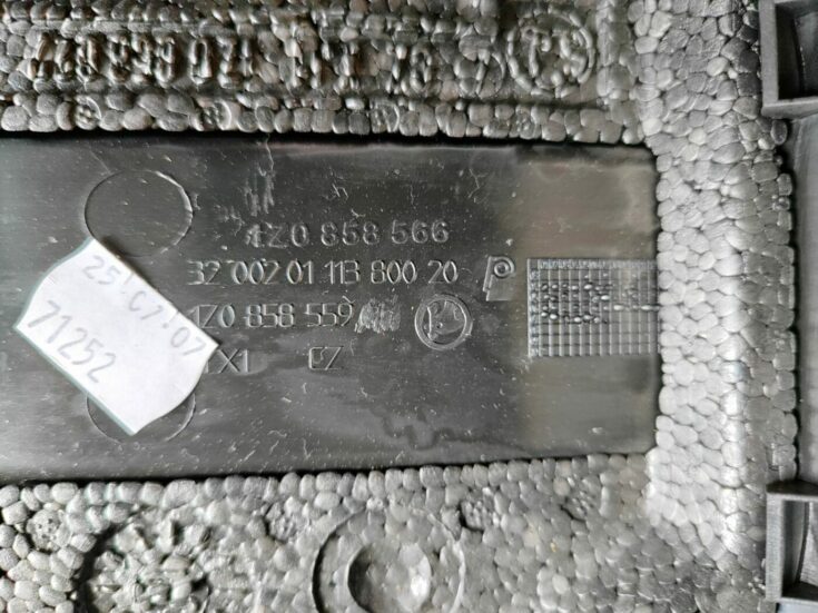 Stūres statnes putekļu aizsargs (salonā) priekš SKODA OCTAVIA 2008