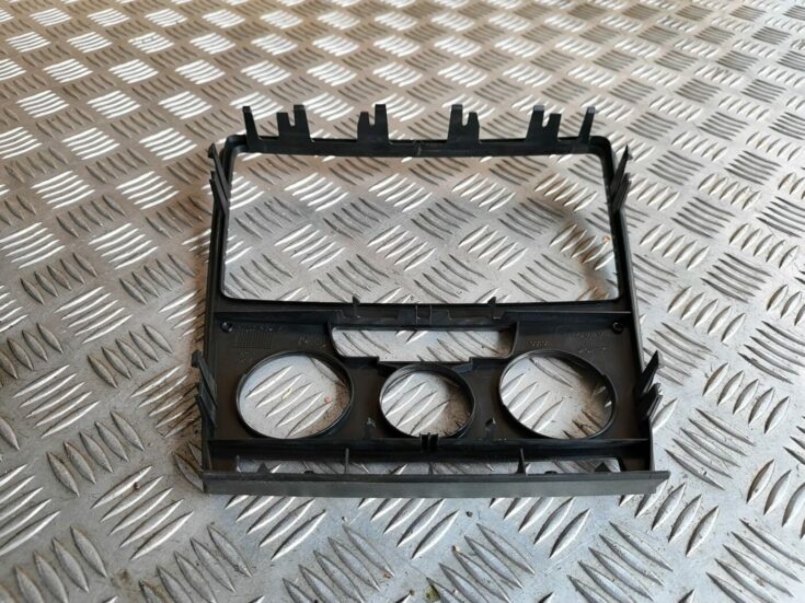 Mērinstrumentu paneļa dekoratīvais rāmis priekš SKODA OCTAVIA 2008