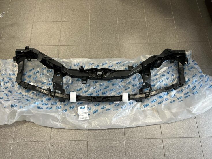 Priekšējā radiatora rāmja augšēja daļa priekš FORD KUGA 2008-2013 (BENZĪNS)