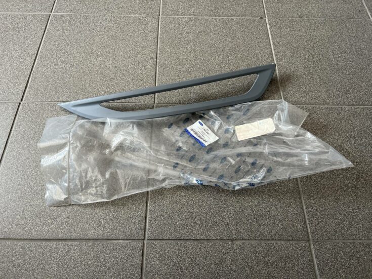Dienas gaitas luktura uzlīka priekš Ford Kuga 2008-2012