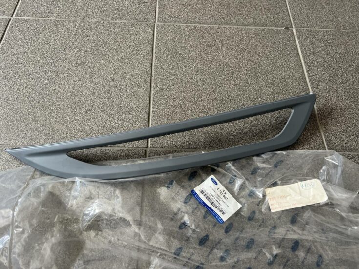 Dienas gaitas luktura uzlīka priekš Ford Kuga 2008-2012
