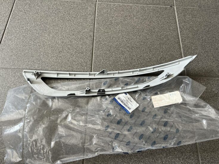 Dienas gaitas luktura uzlīka priekš Ford Kuga 2008-2012