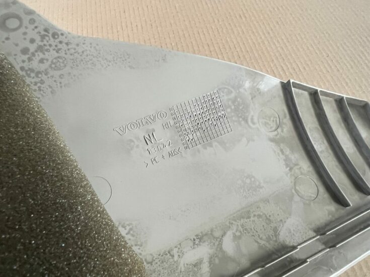 Aizmugurējas salona statnes apdare priekš VOLVO S60 2007