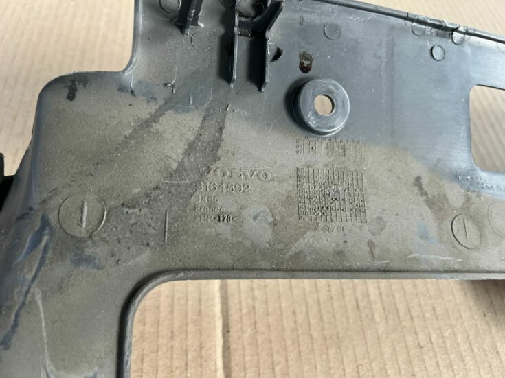 Mērinstrumentu paneļa apakšēja apdare priekš VOLVO S60 2007