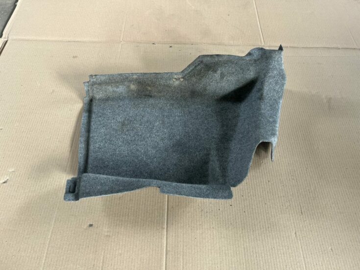 Bagāžnieka nodalījuma sānu apdare priekš VOLVO S60 2007
