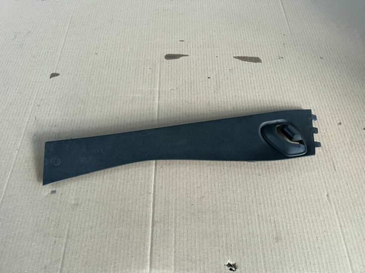 Centrālās konsoles (apdares) sānu panelis priekš VOLVO S60 2007