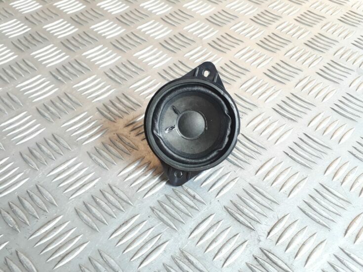 Mērinstrumentu paneļa skaļrunis priekš AUDI A6 AVANT 2006