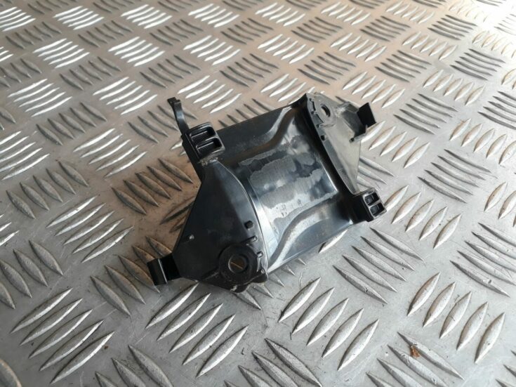 Salona plastmasa priekš AUDI A6 AVANT 2006