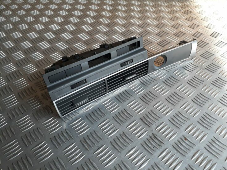 Mērinstrumentu paneļa gaisa vads, centrā priekš AUDI A6 AVANT 2006
