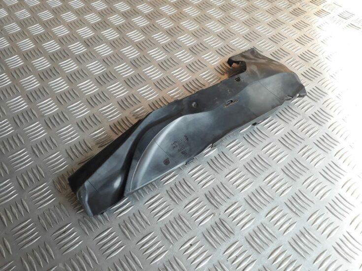 Salona plastmasa priekš AUDI A6 AVANT 2006