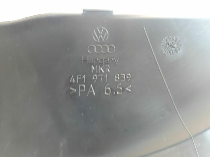 Salona plastmasa priekš AUDI A6 AVANT 2006