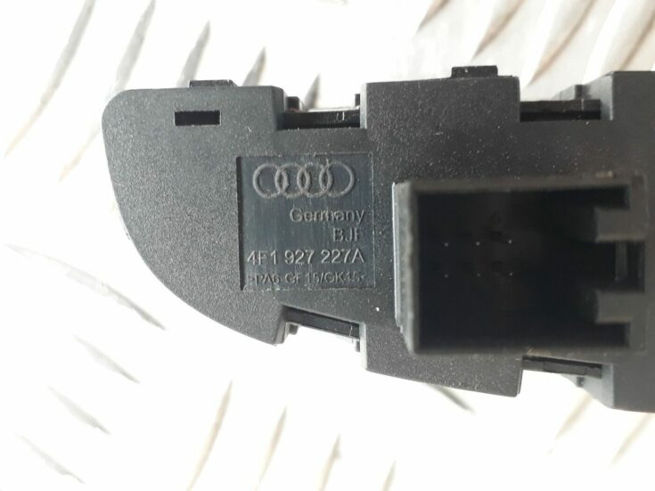 Mantu glabāšanas nodalījuma poga priekš AUDI A6 AVANT 2006