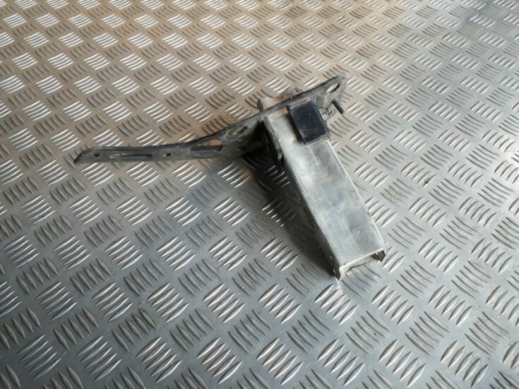 Priekšēja bufera pastiprinātāja kronšteins priekš AUDI A6 AVANT 2006