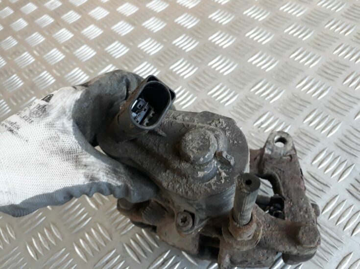 Aizmugurējais kreisais suports priekš AUDI A6 AVANT 2006