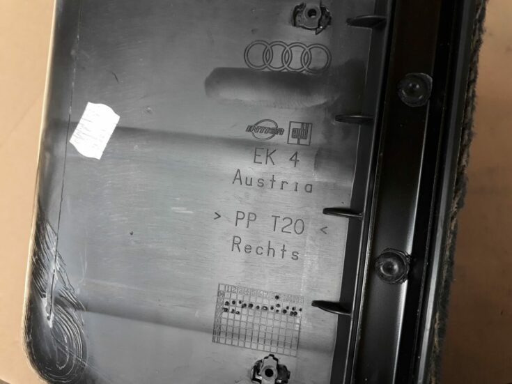 Bagāžnieka nodalījuma sānu apdare priekš AUDI A6 AVANT 2006