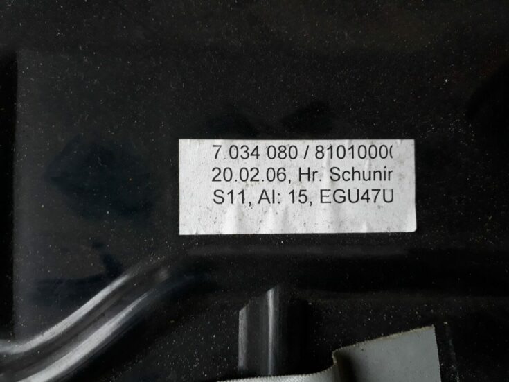 Mantu glabāšanas nodalījums pasažiera pusē priekš BMW 530D E61 2006 TOURING BLUE