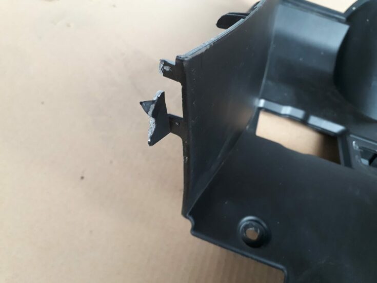 Mērinstrumentu paneļa apdare (zem stūres) priekš BMW 530D E61 2006 TOURING BLUE