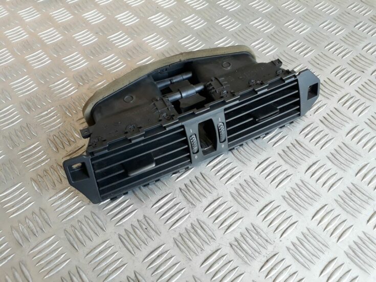 Mērinstrumentu paneļa gaisa vads, centrā priekš BMW 530D E61 2006 TOURING BLUE