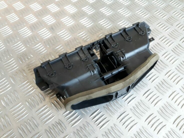 Mērinstrumentu paneļa gaisa vads, centrā priekš BMW 530D E61 2006 TOURING BLUE