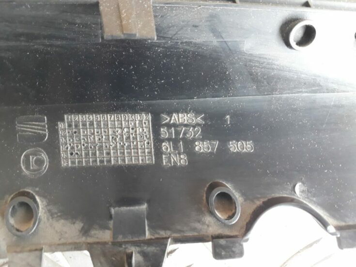 Mērinstrumentu paneļa apakšēja apdare priekš SEAT IBIZA 2005
