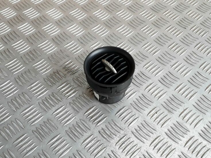 Mērinstrumentu paneļa gaisa vads, centrā priekš SEAT IBIZA 2005