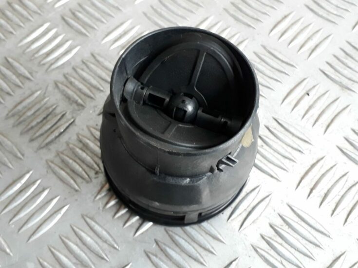 Mērinstrumentu paneļa gaisa vads, centrā priekš SEAT IBIZA 2005