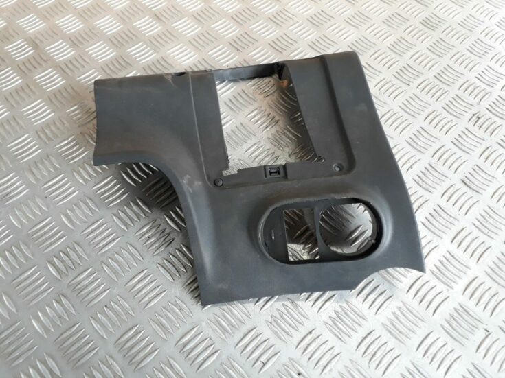 Mērinstrumentu paneļa apdare (zem stūres) priekš SEAT IBIZA 2005